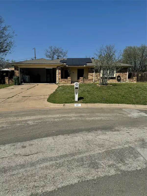901 Freestone Court, Arlington