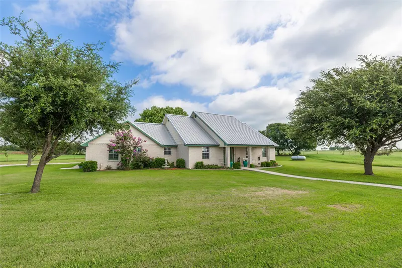 8430 Highway 16, De Leon