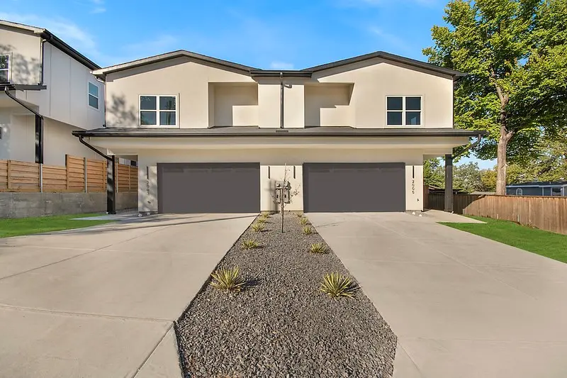 2003 Hearne Avenue, Dallas