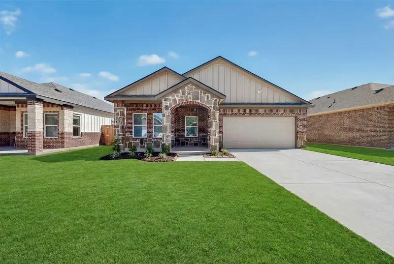 1221 S Rockwall Avenue, Terrell
