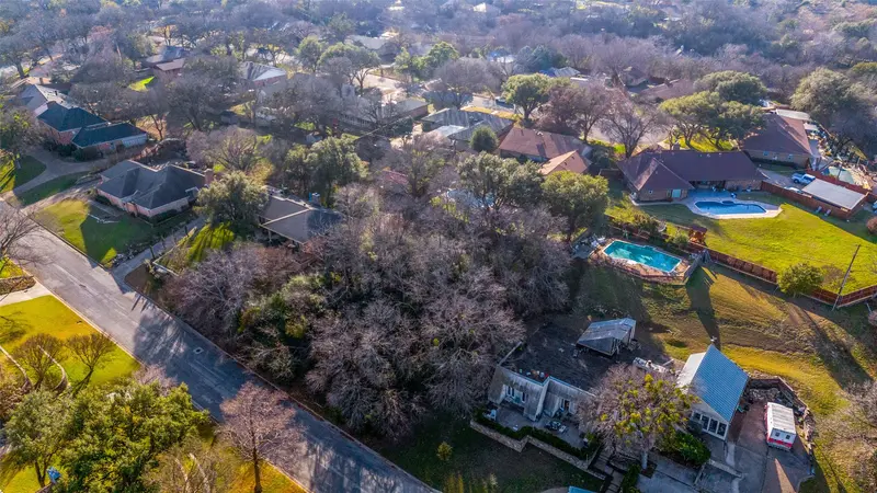 305 Cedar Creek Court, Fort Worth