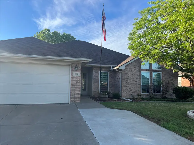 221 Rose Avenue, Cleburne