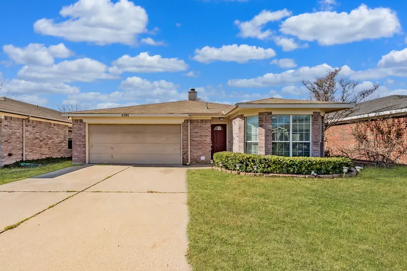 6501 Riverwater Trail, Fort Worth
