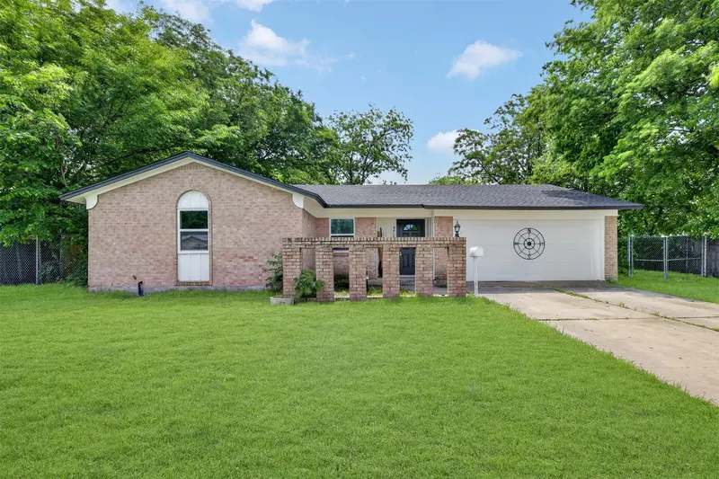6412 Embassy Drive, Forest Hill