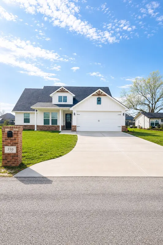 310 W Tate Street, Robinson