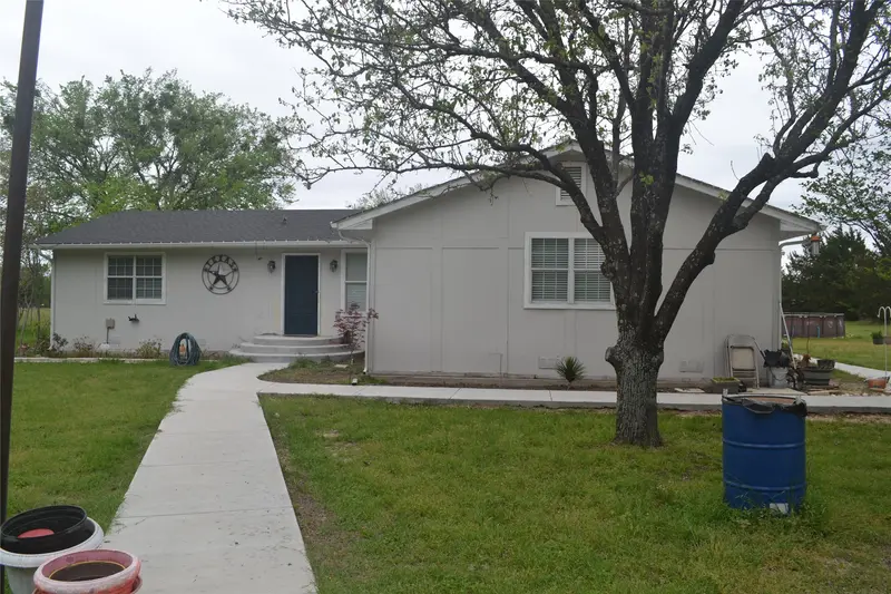 564 County Road 3505, Quinlan