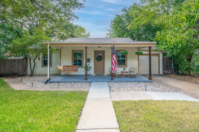 2017 Bluebonnet Drive, Fort Worth