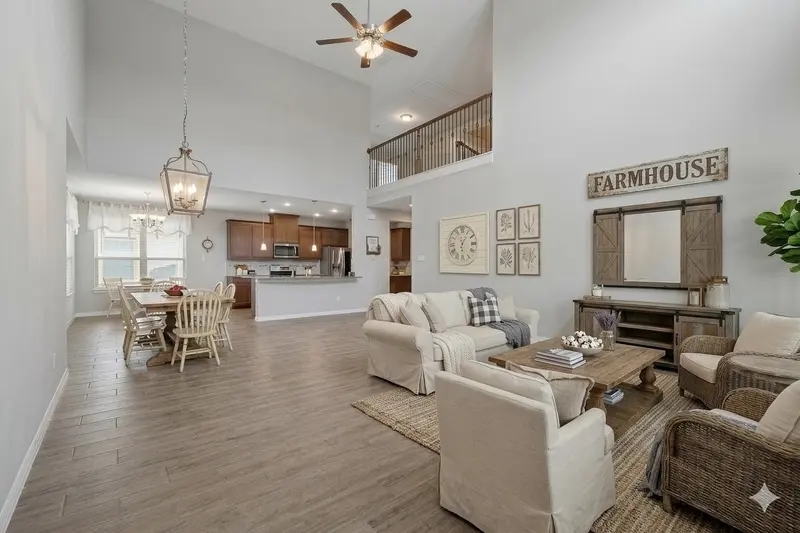 73 River Oaks Boulevard, Waxahachie