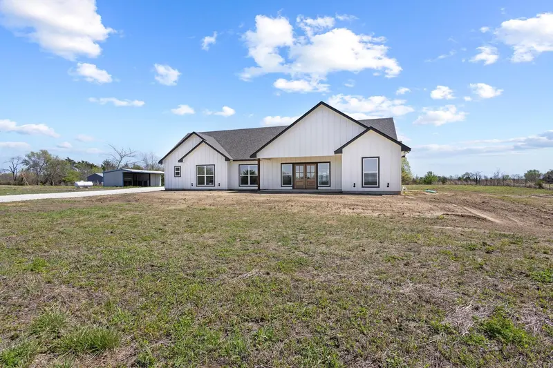 14457 E FM 1396, Windom