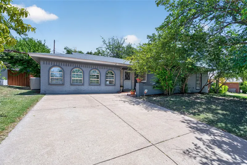 216 Rolling Hills Drive, Aledo