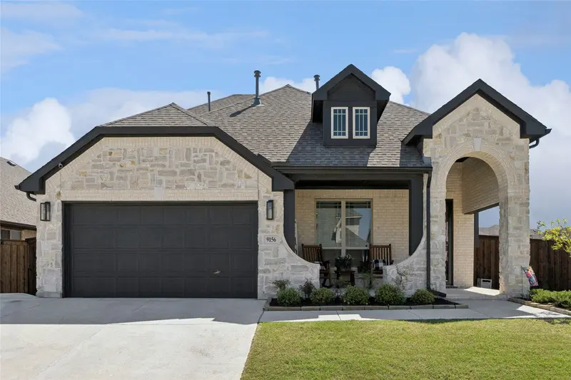 9156 Rock Nettle Drive, Fort Worth