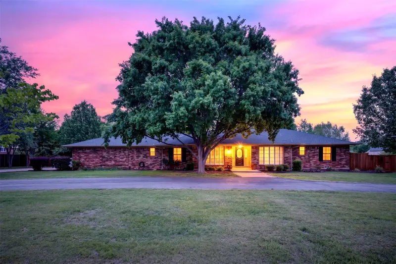 4607 Sachse Road, Sachse
