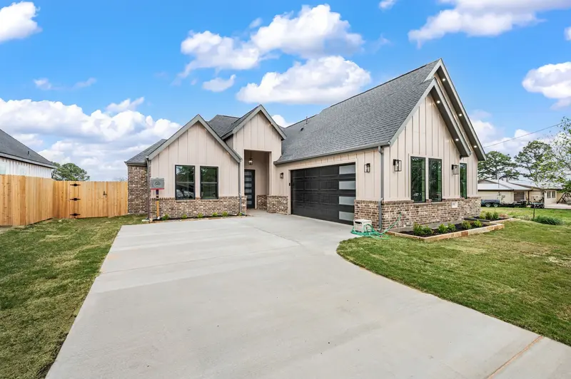 806 N Avenue E, Springtown