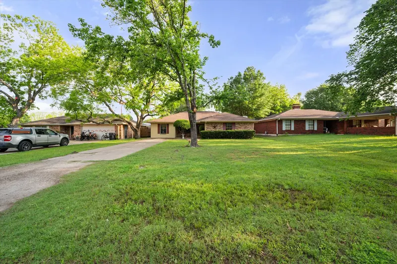 200 W Garrity Street, Corsicana