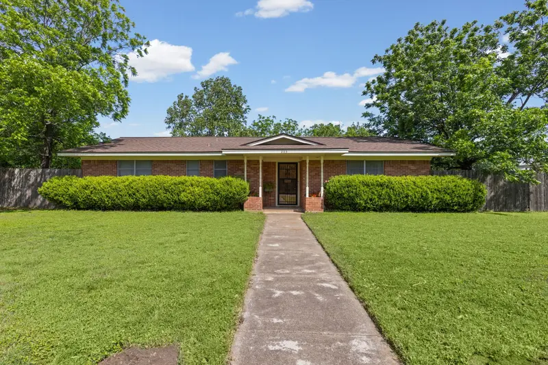 203 Randy Drive, Woodway
