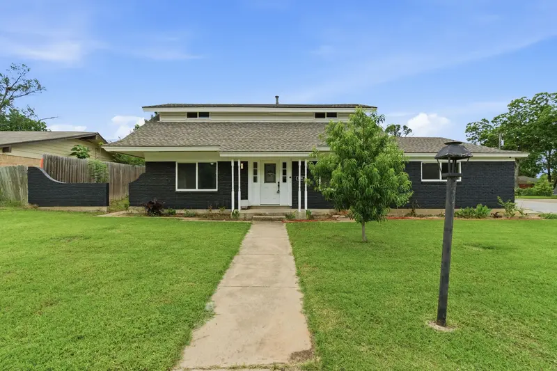 1900 Charleston Drive, Bedford