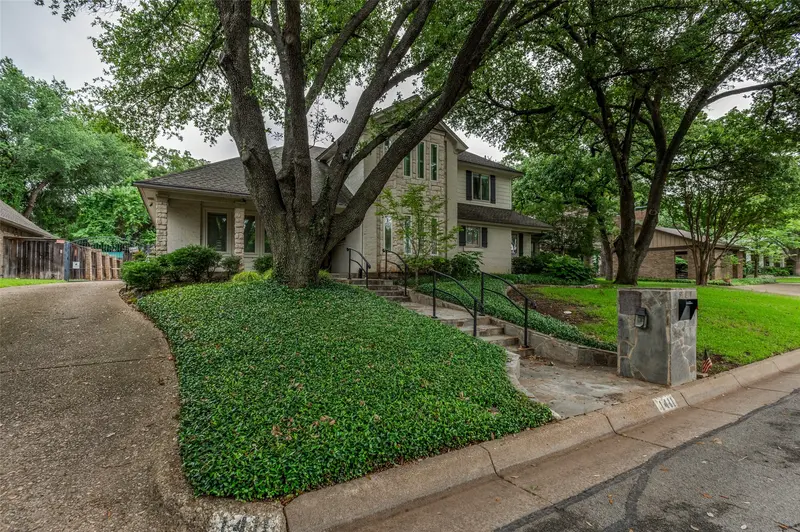 1411 Clubview Court, Arlington