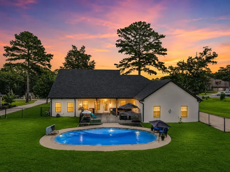 107 Private Road 6305, Mineola