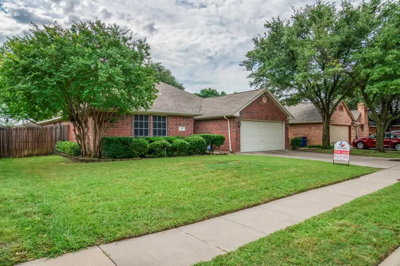 320 Shane Lane, Burleson