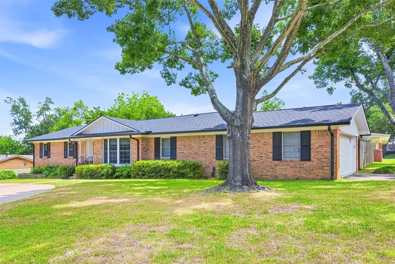 1901 Sterling Drive, Tyler