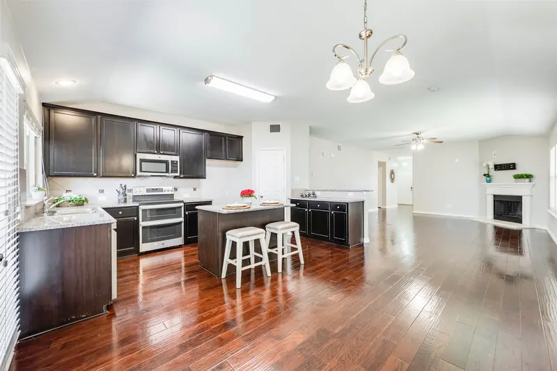 4521 Lakeside Hollow Street, Fort Worth