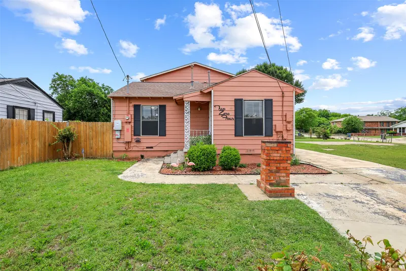 204 E Avenue D, Garland