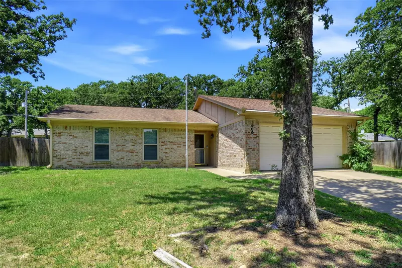 400 Woodlake Circle, Azle