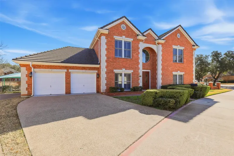 5949 River Bend Drive, Benbrook