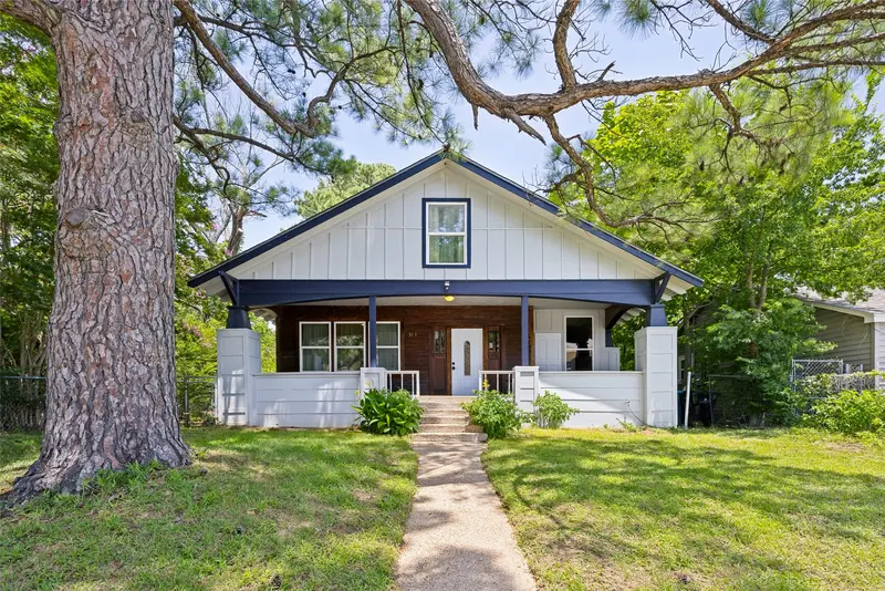 311 W Acheson Street, Denison
