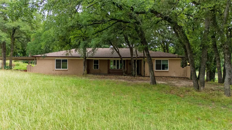 1517 Oakridge Court W, Azle