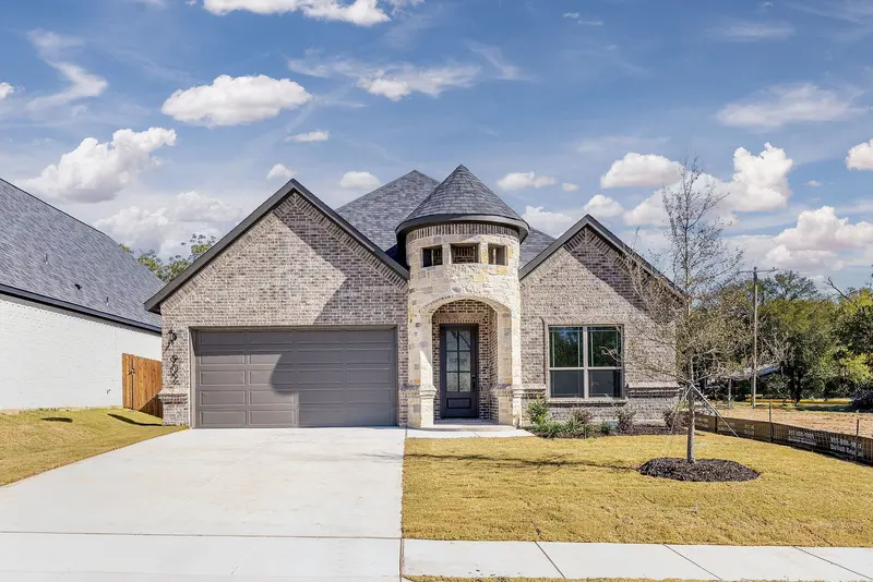 902 Boston Lane, River Oaks