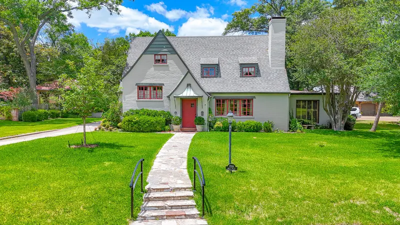 1208 Mills Place, Corsicana