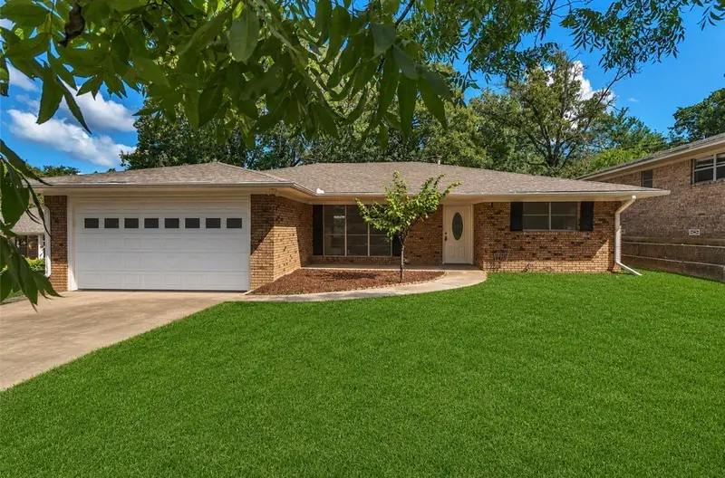 1335 Crestview Drive, Denison