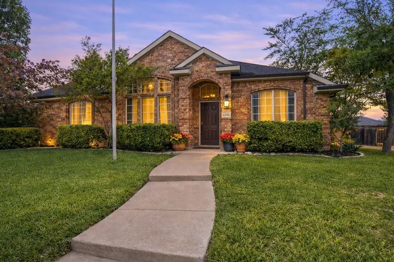 8201 Evening Star, Rowlett