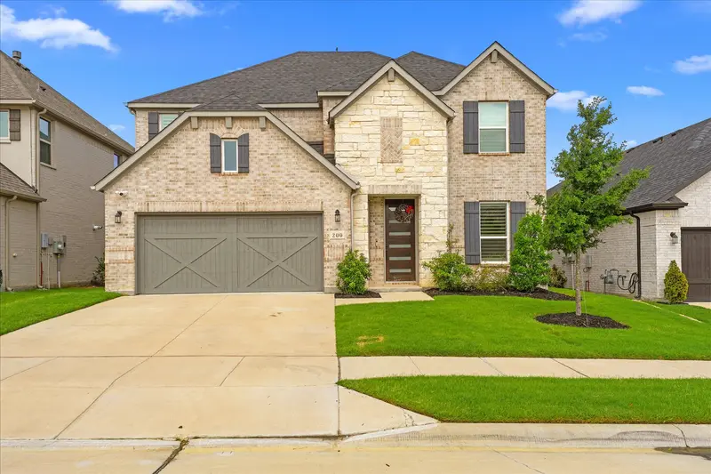 200 Lakeview Drive, Oak Point