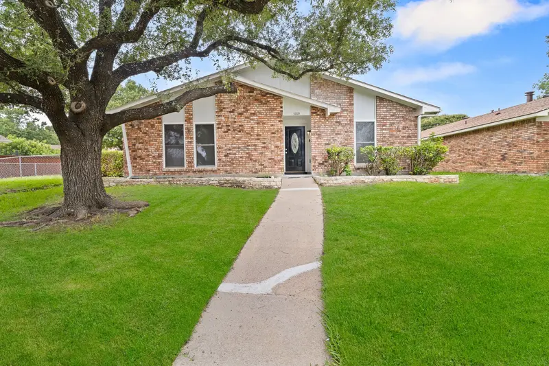 3709 Red Oak Drive, Garland