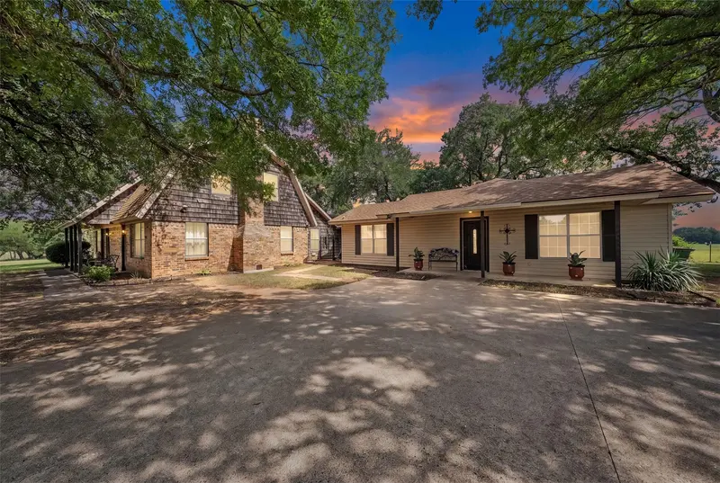 1016 County Road 314, Cleburne
