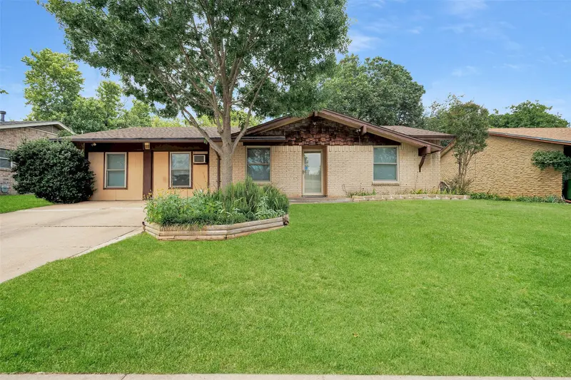 1507 Harvest Hill Lane, Arlington