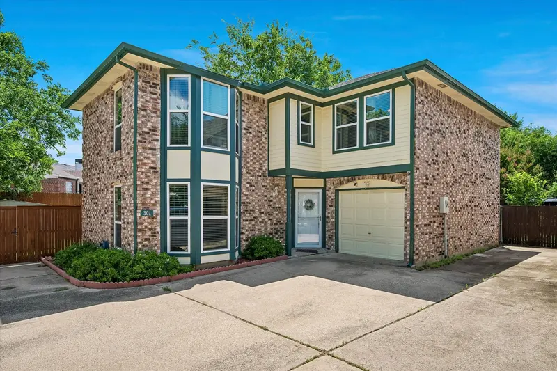 301 Stoneledge Drive, Irving
