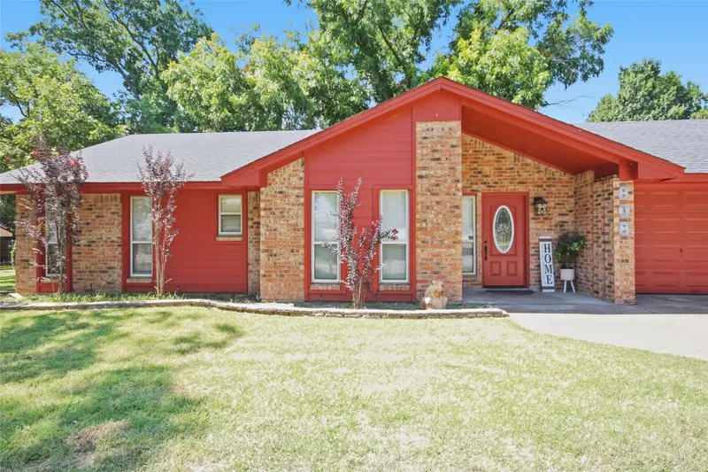 808 Hilltop Drive, Weatherford