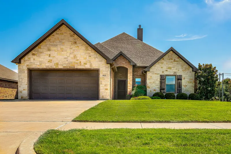 815 Chestnut Grove Drive, Cleburne
