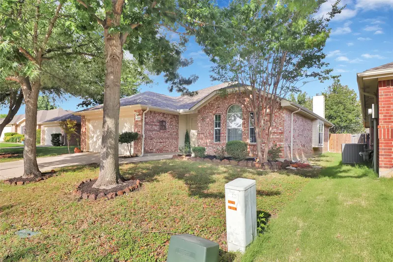 12109 Angel Food Lane, Fort Worth