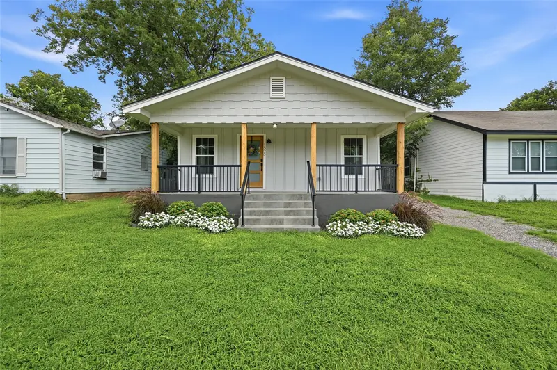 1525 W Woodard Street, Denison