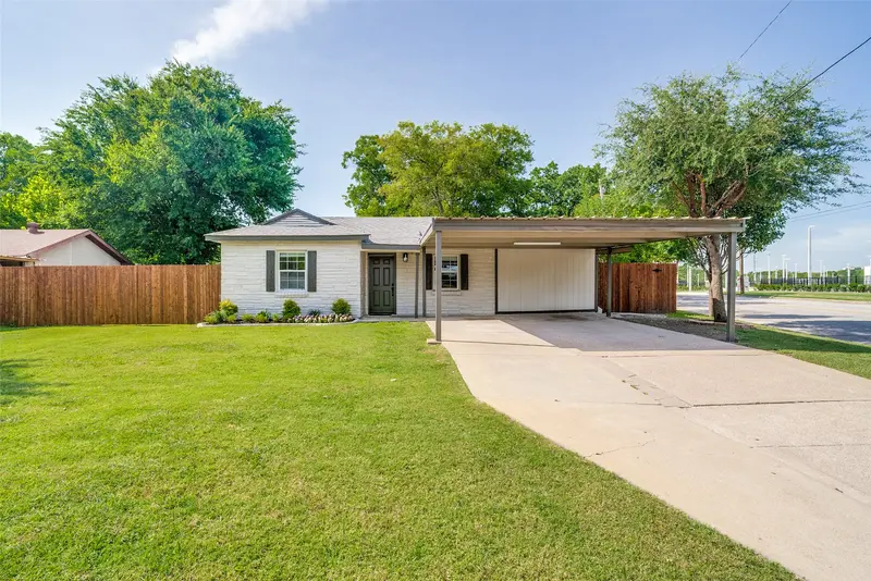 9225 N Dodson Drive, White Settlement
