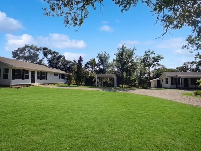 4078 FM121, Van Alstyne