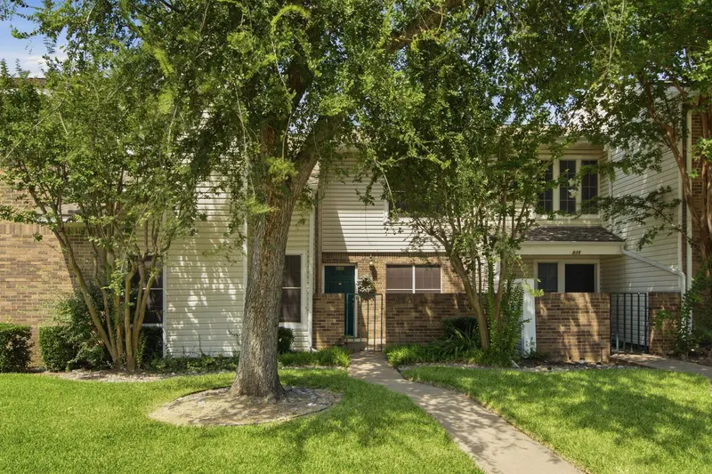 840 Creekside Drive, Lewisville