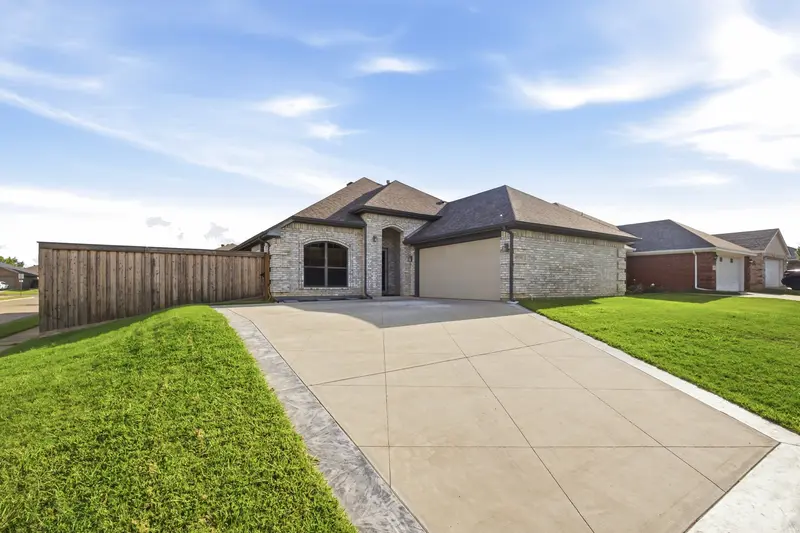 9101 Autumn Falls Drive, Fort Worth