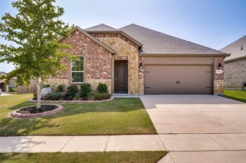 3332 Brady Starr Drive, Aubrey