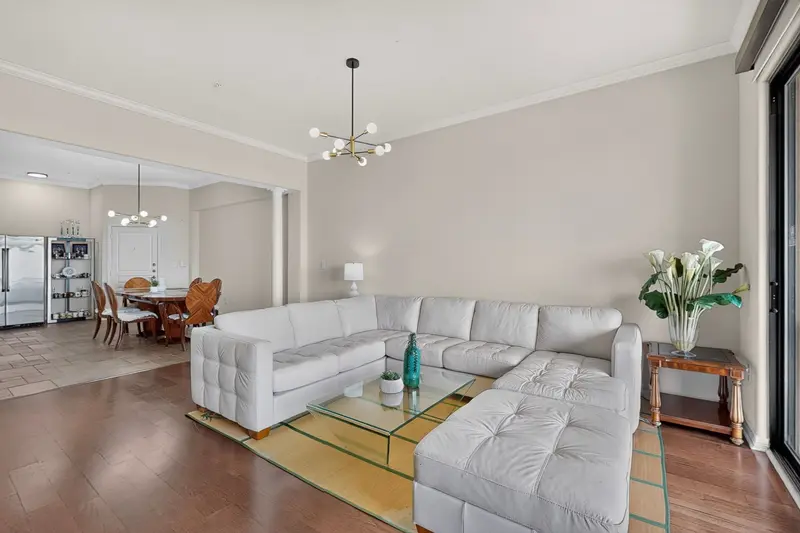 330 Las Colinas Boulevard E, Irving
