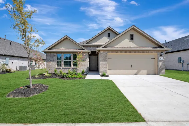 707 Grand Dale Drive, Lavon
